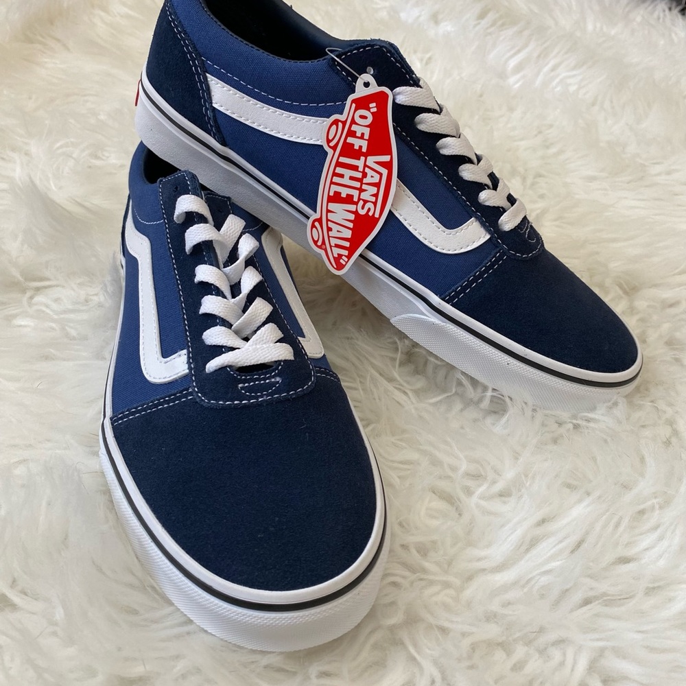 Vans men’s blue and white tennis shoes size 9.5